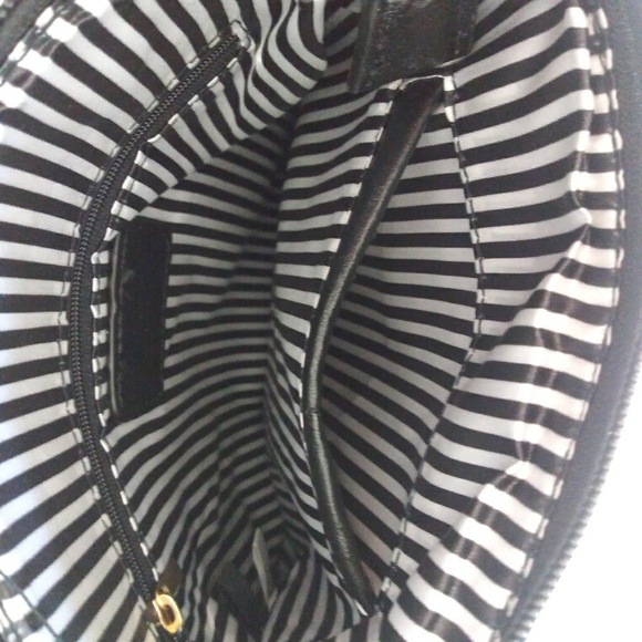 PARK AVE COLLECTION VEGAN CROSSBODY SHOULDER BAG - Picture 2 of 5